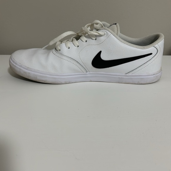 MEN'S NIKE SB CHARGE SNEAKERS - Picture 5 of 8